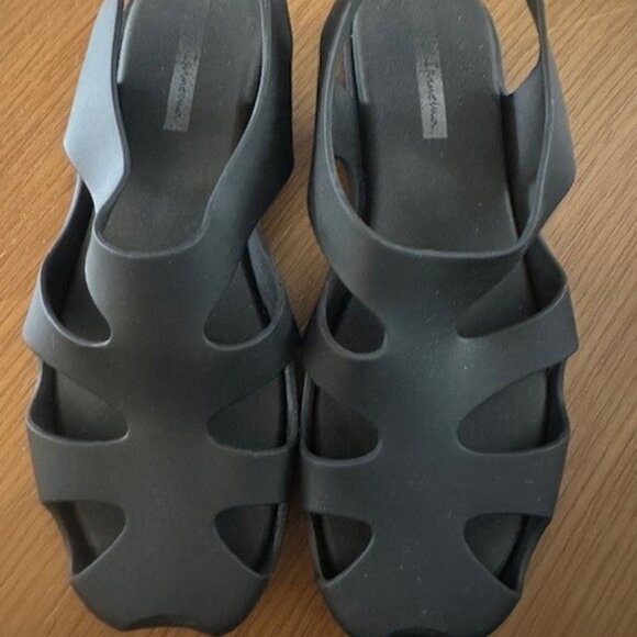 Ipanema Sling-back Cut-out Waterproof Shoe - Picture 1 of 4